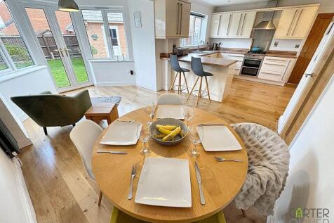 Kitchen / Dining / Snug