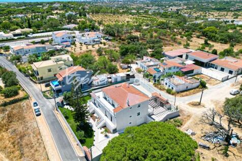 Near Vale do Lobo Fully Renovated 6 Bed Villa For Sale (12)