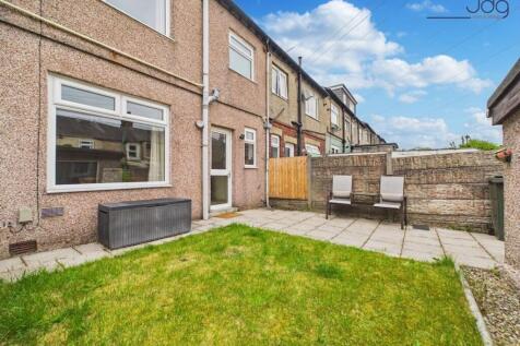 A Sunny South East Facing Garden With Rare Garage Space