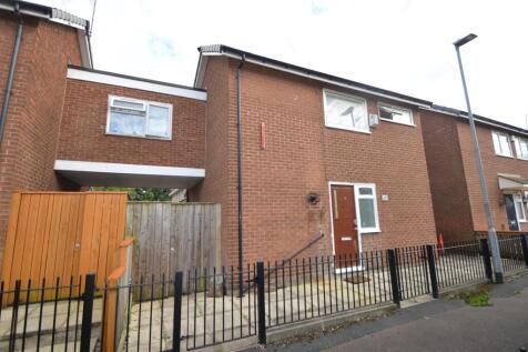 Available 13th July 2026 Fantastic property located in the much sought after area of Ardwick, Manchester. Excellent 4 bed property, furnished with fully fitted kitchen including washing machine. This