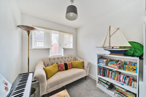 1295482-15-682dcf...