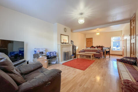 LIVING ROOM/DINER