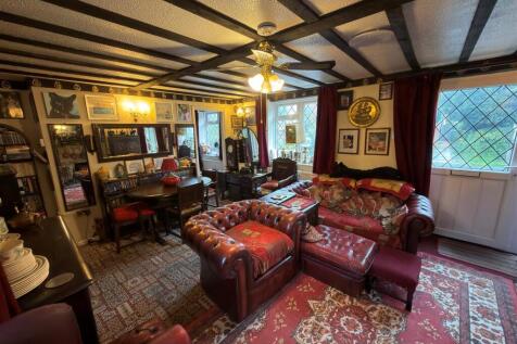 Living Room 2.jpg