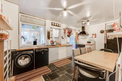 68 Wellingborough Road, Irthlingborough-22.jpg