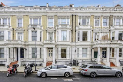 This is duplex 2bed flat which is on the top floor, moments away from West Kensington tube station and all the amenities the area has to offer. The flat compromises of an open plan kitchen/living room