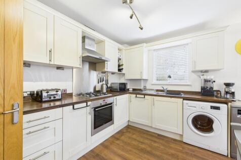 CAM04018G0-PR0396-STILL005