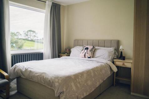 Ystafell Wely 1 / Bedroom 1