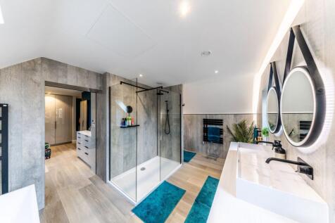 Master En-Suite