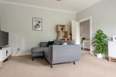 Spacious Victorian conversion flat to rent close to good transport links. Ideal location Blackheath Standard, Greenwich Park, the Heath and local amenities.