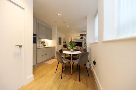 Dining Area (2)