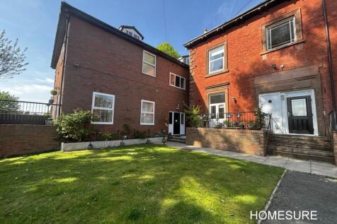 Situated just a short stroll from local shops, transport links, and popular amenities, this beautifully presented 2-bedroom duplex flat offers the perfect blend of contemporary living and convenience.