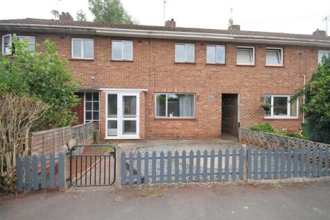 Nestled near popular Frenchay Common, this property offers a perfect blend of comfortable accommodation with the convenience of the ring road and connecting links to the M32, M4/M5 links. . On enterin