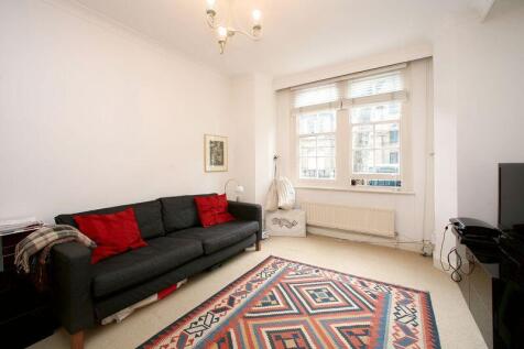 A spacious 2 bedroom apartment spanning 581 square foot in a purpose built Victorian block. The flat has high ceilings, fireplaces and sash windows along with many other period features. Set on the gr