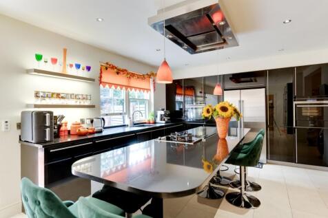 KITCHEN, SITTING ROOM AND LOUNGE/DINING ROOM