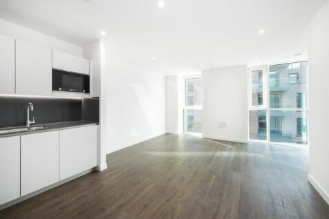 FURNISHED**AMAZING AMENITIES**Beautiful 1 bed 1 apartment in the amazing development The Hartingtons, in Woodberry Down. Luxury facilities swimming pool, gymnasium, 24 hr concierge, great location clo