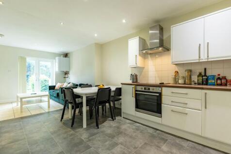 Kitchen 2.jpg