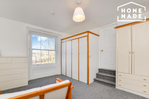 A lovely recently refurbished studio flat in the heart of Little Venice.