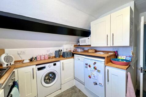 Kitchen no lights.jpg