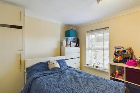 CAM01909G0-PR0253-STILL005