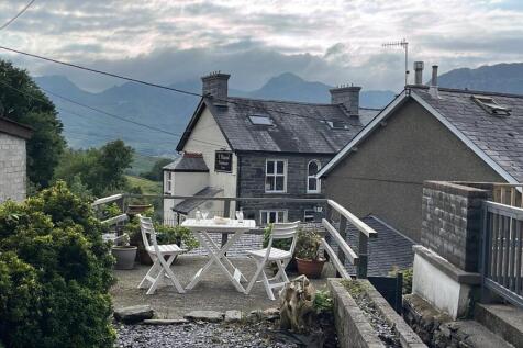 Summer view from 6 Old Tanymanod.jpg