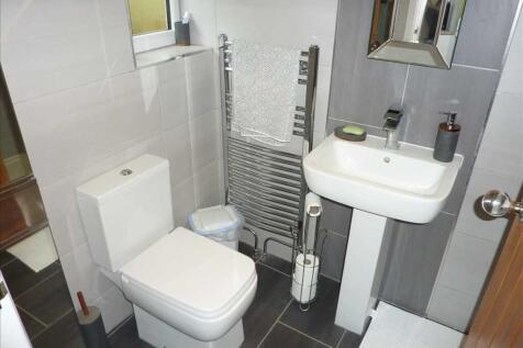 ENSUITE SHOWER ROOM