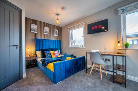 6 Bedroom House in SN1 4GJ