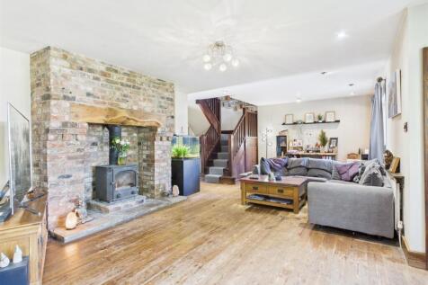 Living Room.jpg