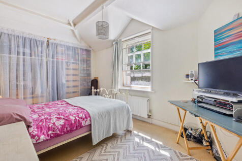 A25 - Devington P...