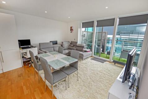 AVAILABLE 17TH AUGUST | FURNISHED | SECURE ALLOCATED PARKING | BALCONY | BILLS PACKAGE AVAILABLE FOR STUDENTS AT ADDITIONAL COST NV Building is a spectacular waterfront location in Salford Quays. It i