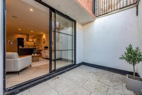 Flat 1, 63, Gordon Road-17.jpg