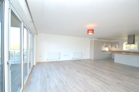 Lounge to Kitchen