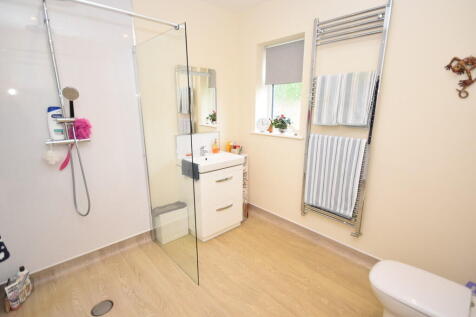 Annexe-Shower Roo...