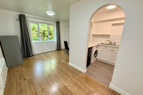 1-bedroom Flat next to Chadwell Heath