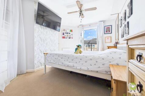 CAM01543G0-PR0151-STILL047