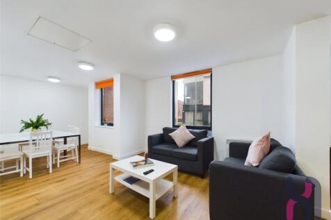 Attention students! Secure your room at X1 The Edge for the 2025/26 academic year! Double bedrooms with en suites are fully furnished and all bills included. Enjoy complimentary Netflix and 24/7 acces