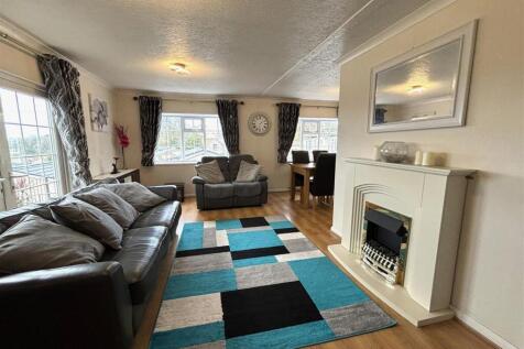 L-shaped Living/Dining Room