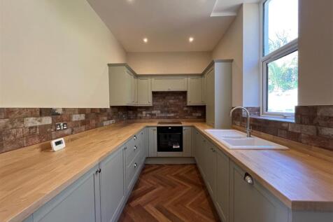 Kitchen 2.jpg