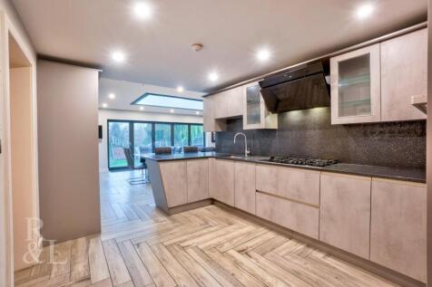 30 Carsington Crescent (13).jpg