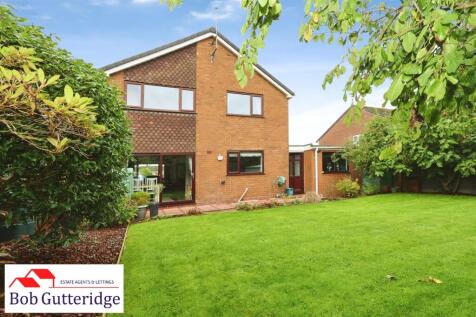 ENCLOSED REAR GARDEN