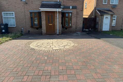 **SUPPORTED ACCOMMODATION * ROOMS AVAILABLE * FULLY FURNISHED*FREE WIFI' AVAILABLE IMMEDIATELY * TENANTS**