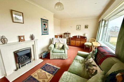 lounge dining