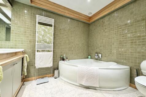5 bed, 3 bath Detached Bungalow in Glasgow - Photo 15