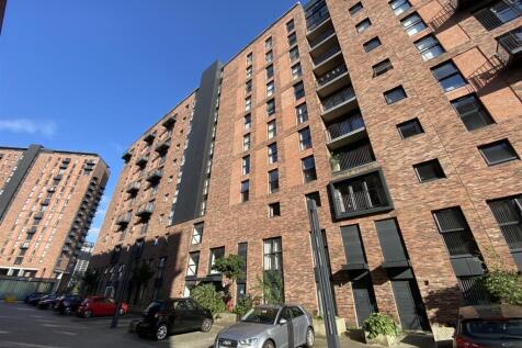 ** DEPOSIT FREE OPTION AVAILABLE ** Available 20th August. Furnished. A stunning three bedroom apartment offering bright and spacious luxury accommodation with high specification fittings and applianc
