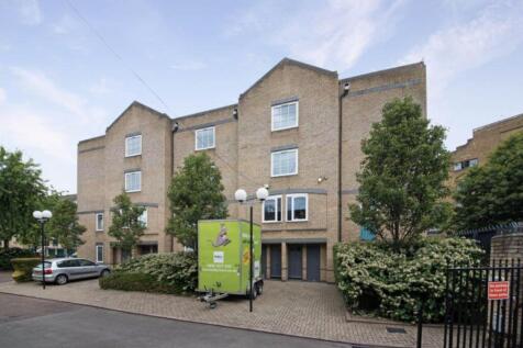 LONG LET. Set within a gated mews this charming 2 bedroom maisonette offers a spacious kitchen with room to dine, generous reception leading to a private courtyard, off street parking and ample space