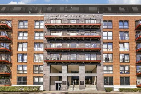 A stunning one bedroom apartment offering an on-site concierge, gymnasium located within the highly desirable Royal Arsenal Riverside Development.