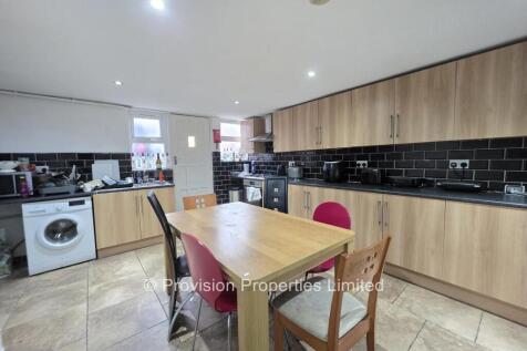 5 Bedroom Terraced in LS4 2LN