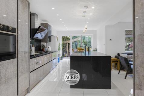 2 Kitchen.jpg