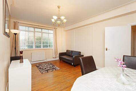 A spacious two double bedroom property for rent in this popular purpose built block. The property comprises of two large double bedrooms, a bright and spacious reception room, main bathroom, a further