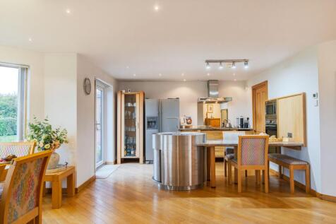 Contemporary kitchen with stainless steel water station in No.7