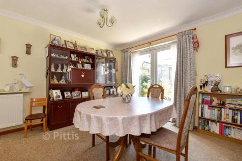 Lounge/ Dining Area